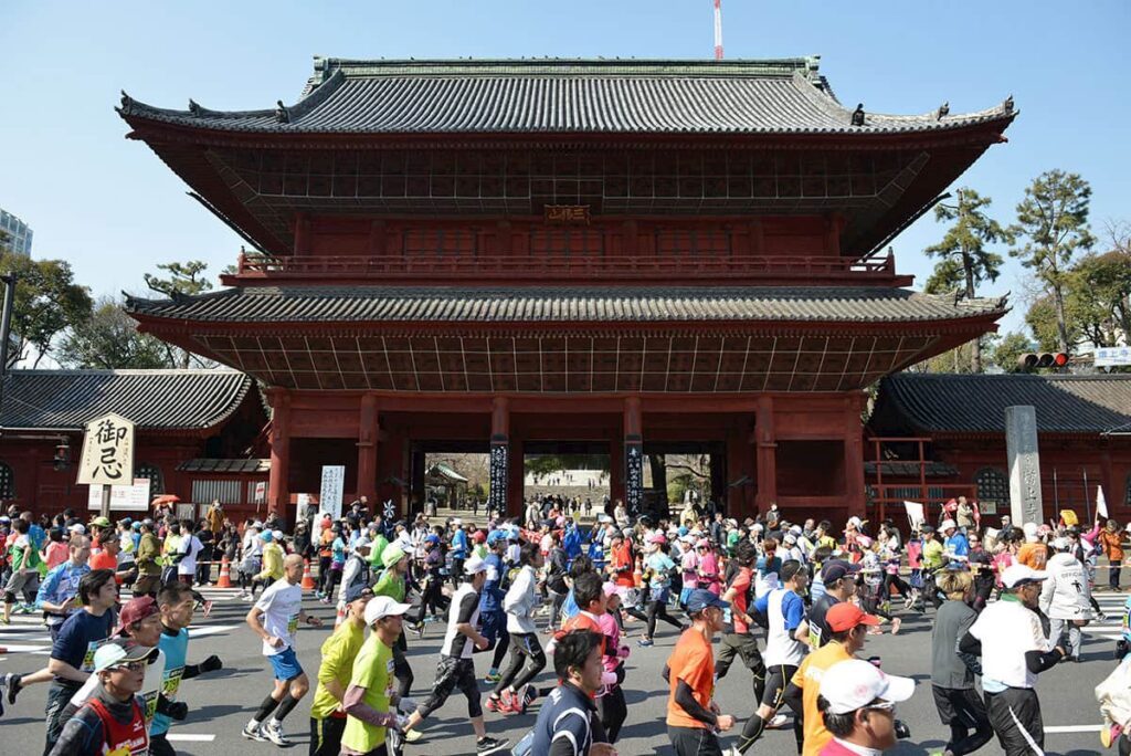 Corredores durante el maratón de Tokio